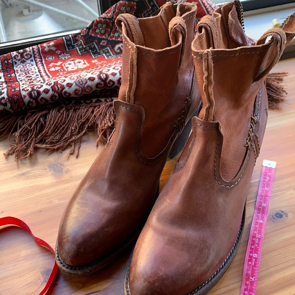Frye leather boots zips up back measures 10"
